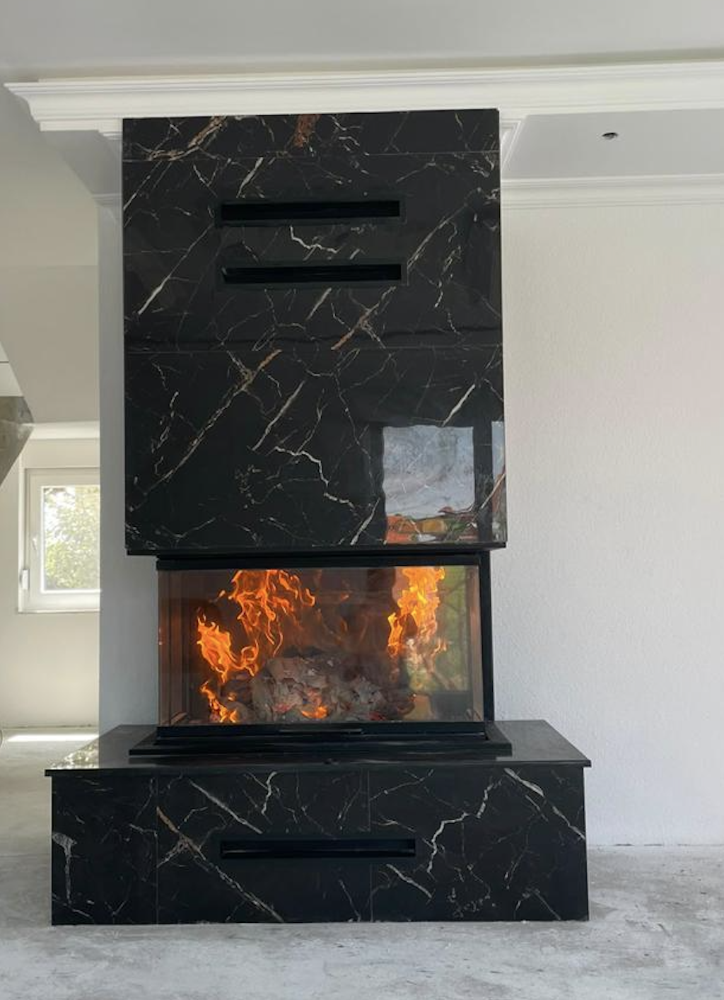 Kamin 3D C — Pamje e trifilltë (C-shape), Swiss Kamina Ferizaj
